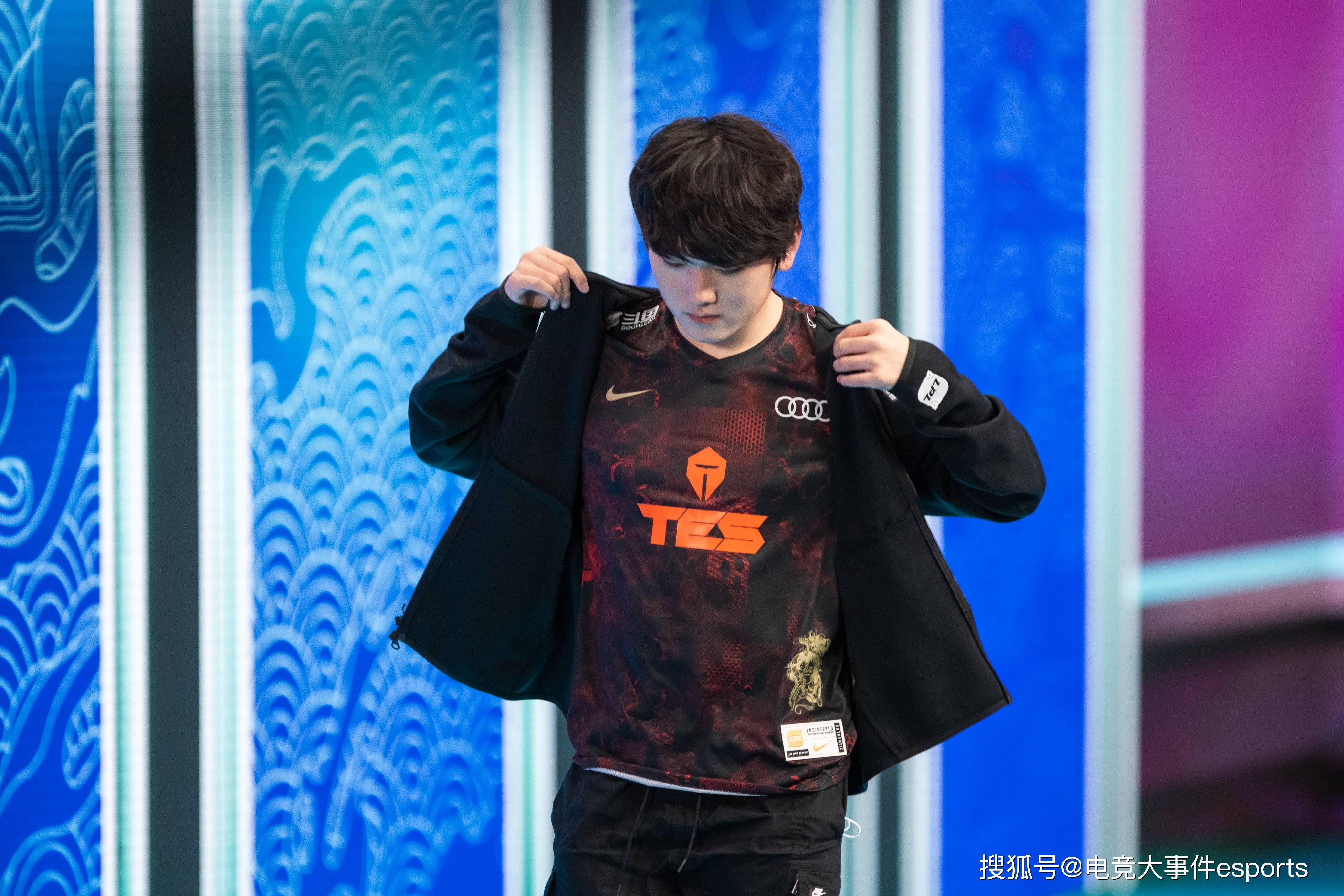 专业数据报道-穆古鲁扎焦点对战，JackeyLove与70激战FPX分钟，比赛规则变更胜负难料！气势如虹延续的简单介绍-专业数据报道